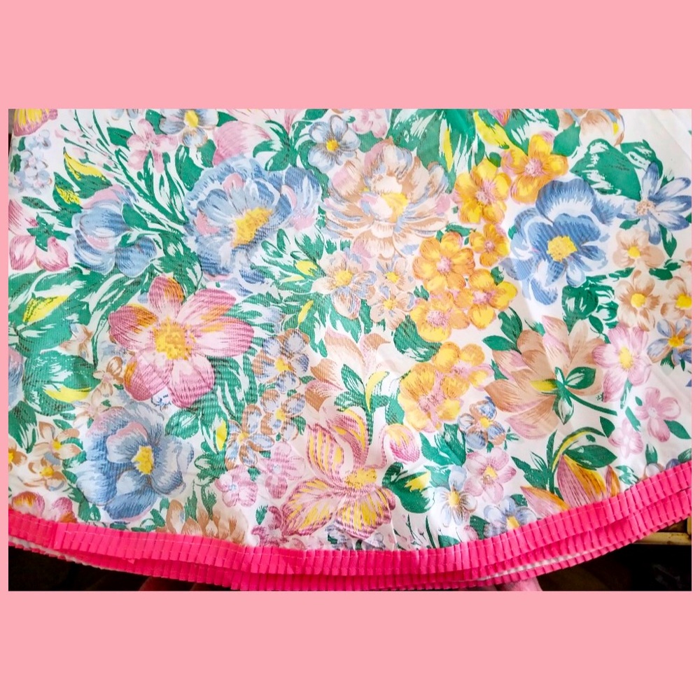 Vintage 90s Watercolor Floral Print Pink Ruffle 60” Round Plastic Tablecloth NIP - Picture 4 of 4